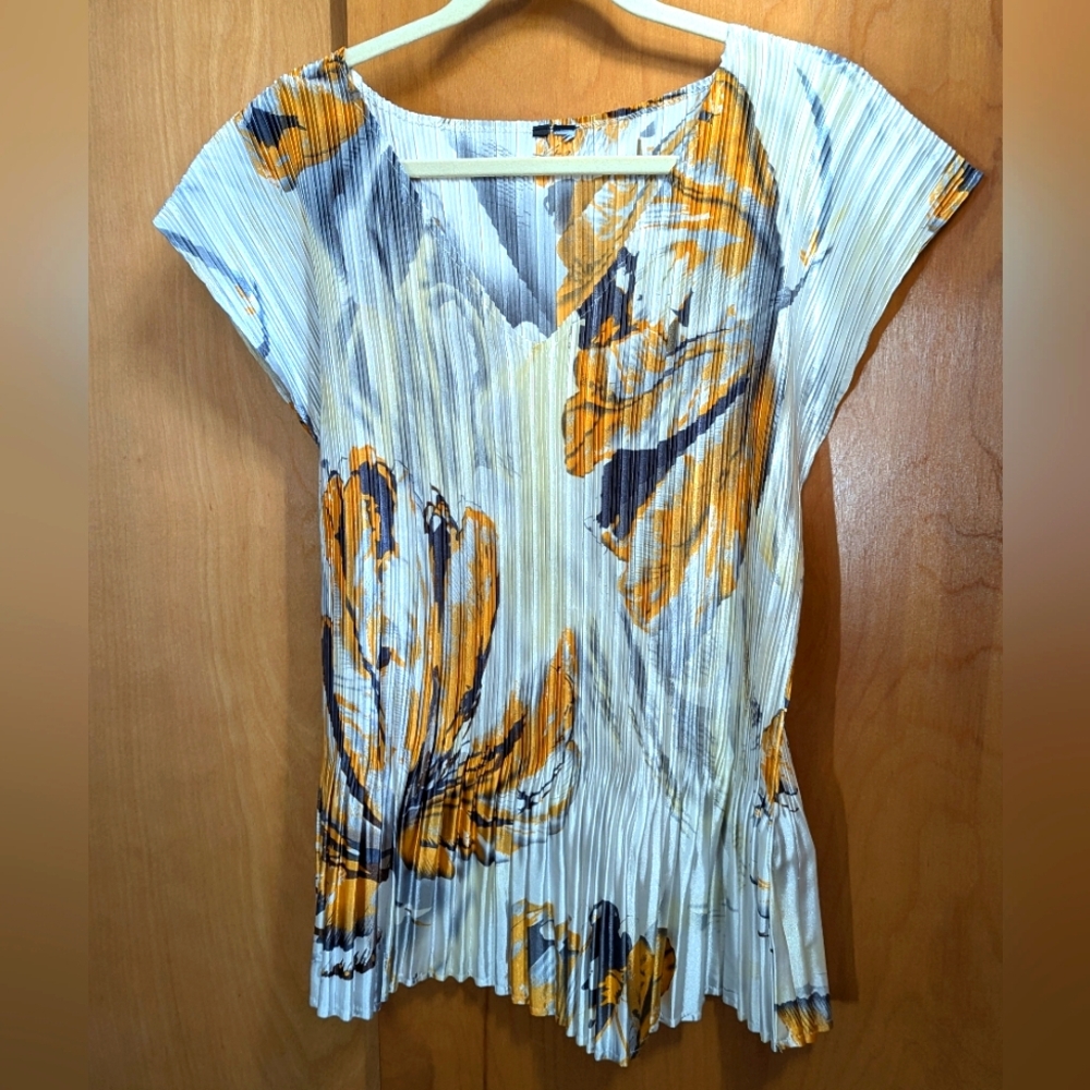 Gray & Gold Sunrise Pleat Blouse